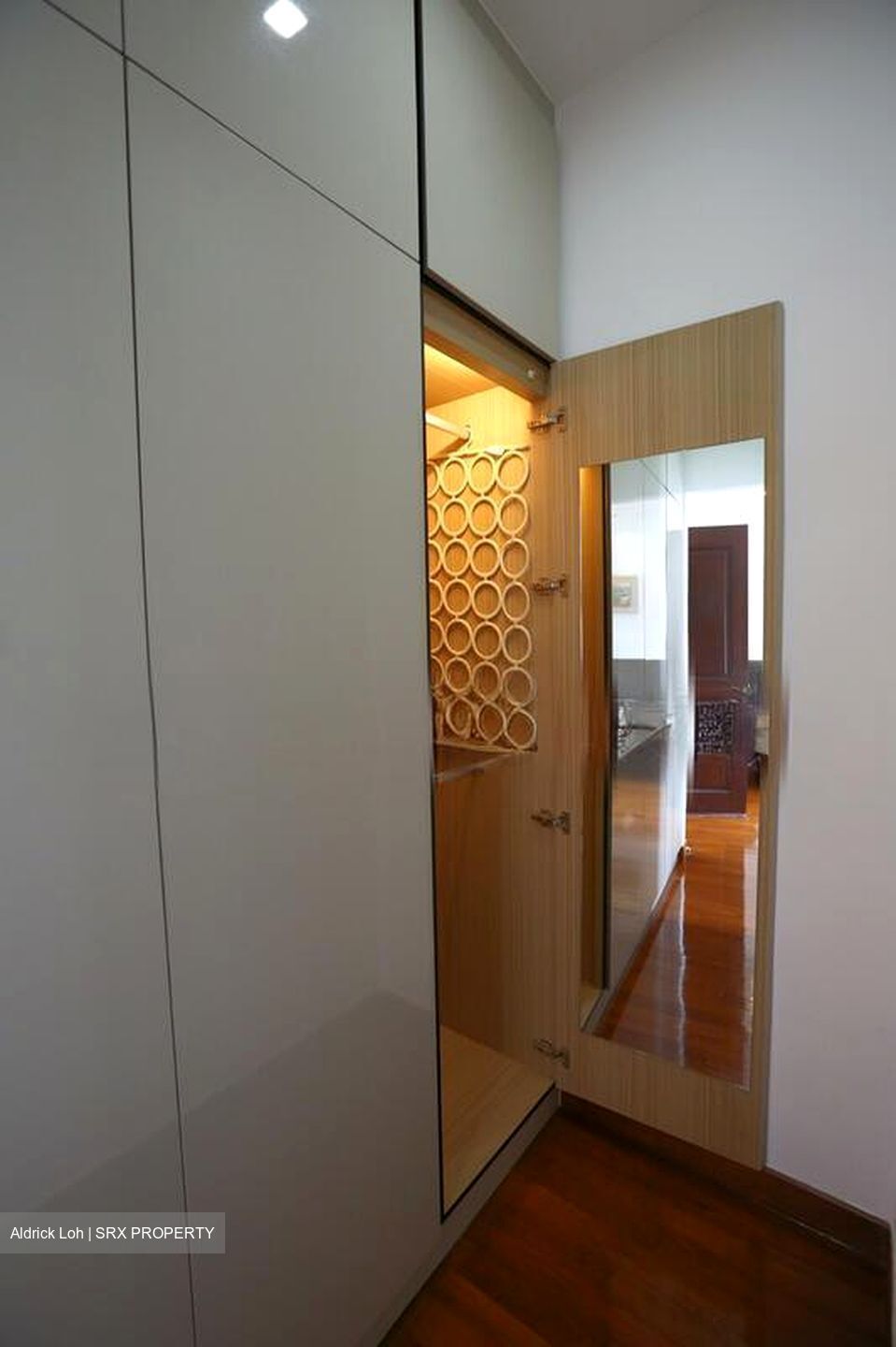 Mera Terrace (D16), Terrace #524954801